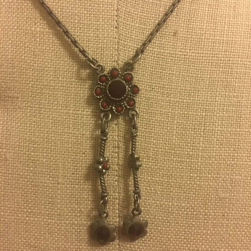 Drop jeweled red necklace